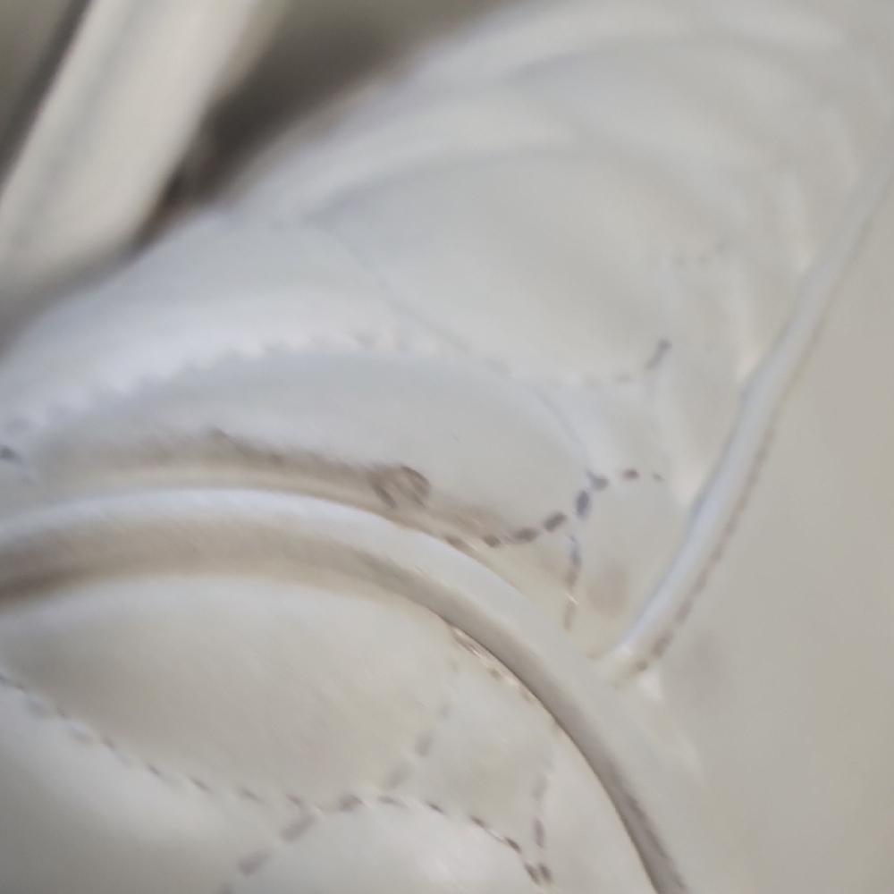 Juicy Couture Quilted White Heart Bag With Crossbody Strap - Picture 11 of 14